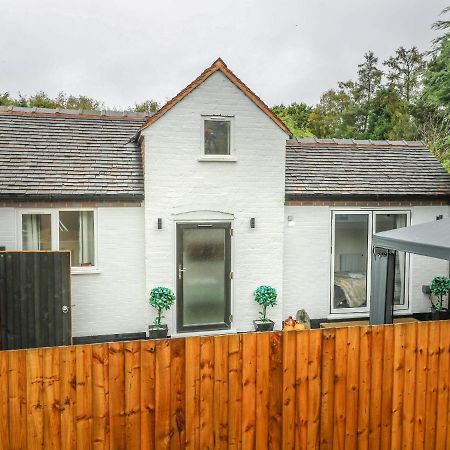 The Old Smokehouse Villa Rugeley Exterior photo